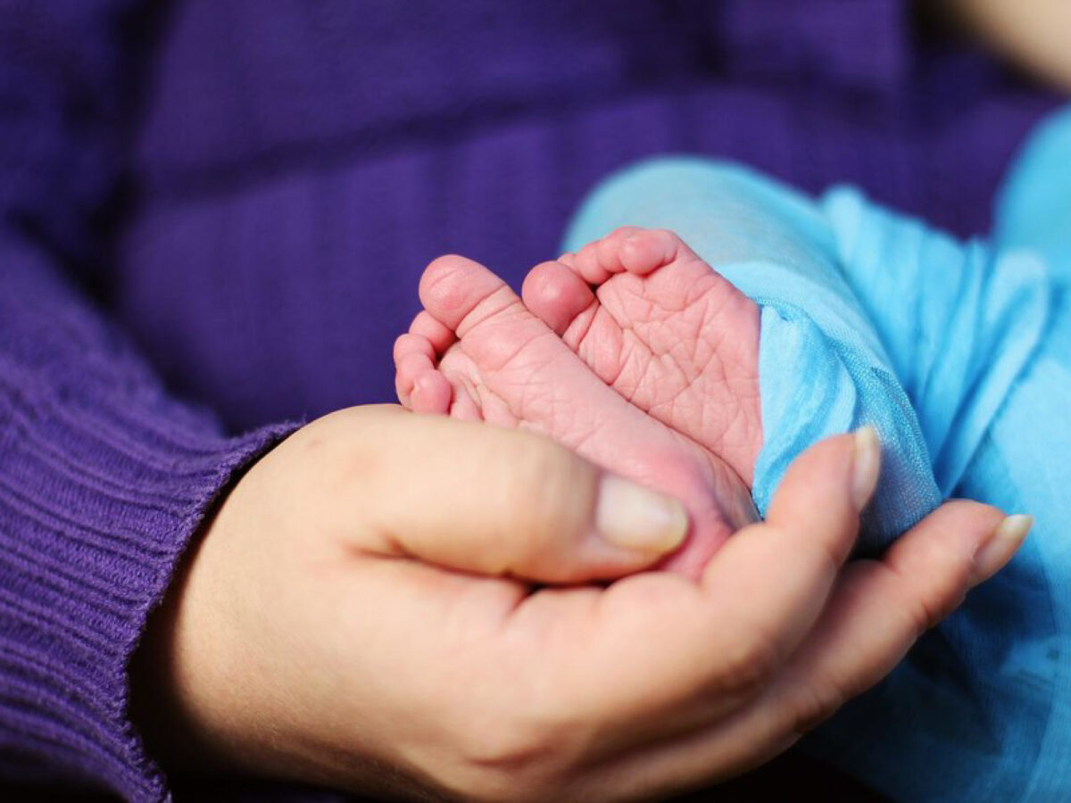 La festa della mamma e il calo di nascite: infertilità e divario di genere